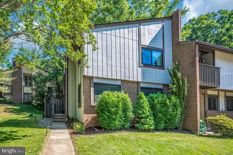 Exterior - 2215 Glencourse Ln, Reston, VA 20191 photo 4 of 17