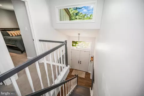 Entry Way - 2215 Glencourse Ln, Reston, VA 20191 photo 4 of 5