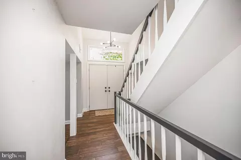 Entry Way - 2215 Glencourse Ln, Reston, VA 20191 photo 3 of 5