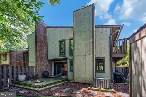 Exterior - 2215 Glencourse Ln, Reston, VA 20191 photo 9 of 17
