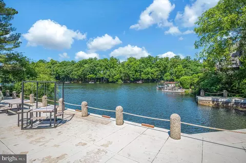 View/Area - 2215 Glencourse Ln, Reston, VA 20191 photo 2 of 3