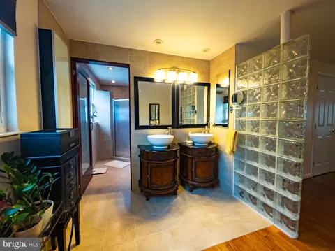 Bath - 2961 Ashdown Frst, Herndon, VA 20171 photo 1 of 2