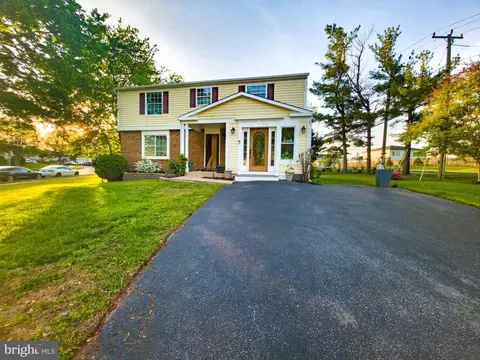 Exterior - 2961 Ashdown Frst, Herndon, VA 20171 photo 3 of 9