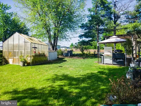 Exterior - 2961 Ashdown Frst, Herndon, VA 20171 photo 4 of 9