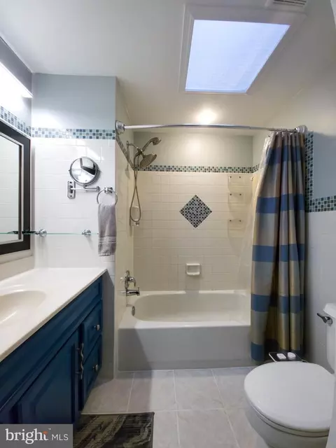 Bath - 2961 Ashdown Frst, Herndon, VA 20171 photo 2 of 2