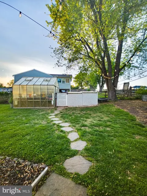 Exterior - 2961 Ashdown Frst, Herndon, VA 20171 photo 5 of 9
