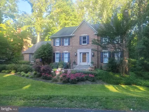 1097 Old Cedar Rd, Mclean, VA 22102