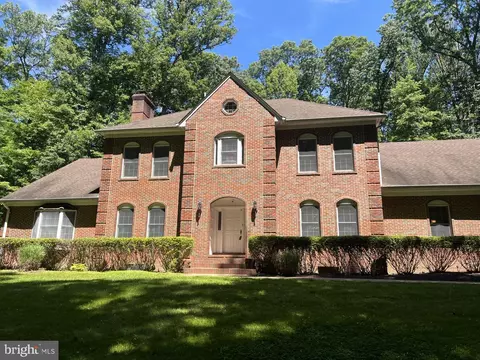 700 Running Brook Dr, Great Falls, VA 22066