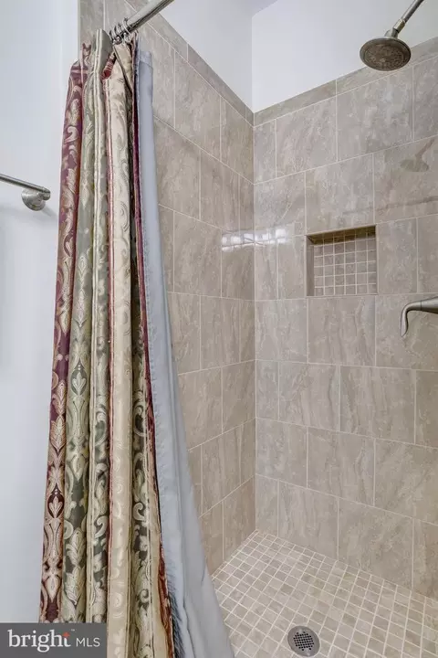 Bath - 6397 Stagg Ct, Springfield, VA 22150 photo 2 of 5