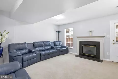 Living - 6397 Stagg Ct, Springfield, VA 22150 photo 2 of 3