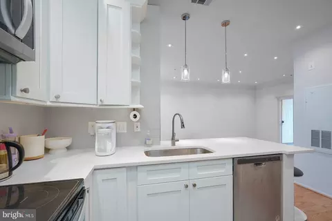 Kitchen - 1580 Spring Gate Dr #4310, Mclean, VA 22102 photo 4 of 4