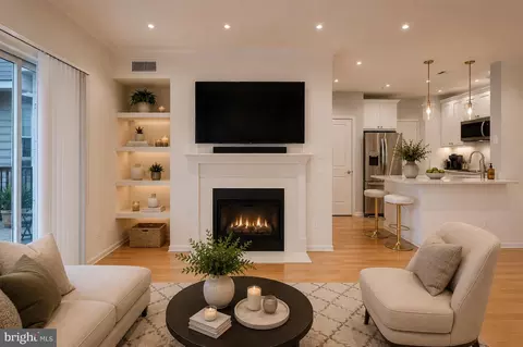 Living - 1580 Spring Gate Dr #4310, Mclean, VA 22102 photo 3 of 4
