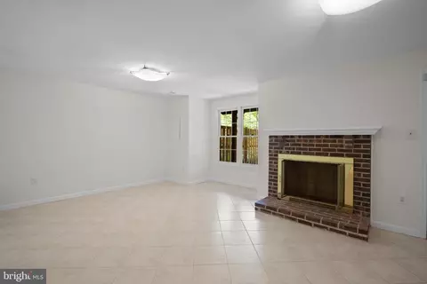 Living - 6307 Millwood Cir, Springfield, VA 22152 photo 3 of 4