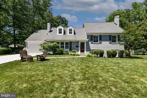 8318 Woodacre St, Alexandria, VA 22308