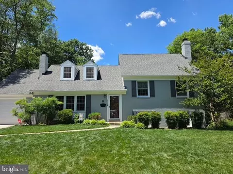 8318 Woodacre St, Alexandria, VA 22308