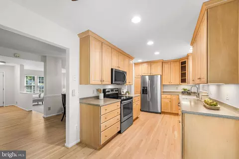 Kitchen - 7913 Pebble Brook Ct, Springfield, VA 22153 photo 2 of 6