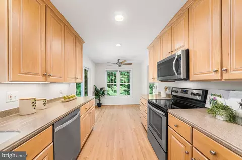 Kitchen - 7913 Pebble Brook Ct, Springfield, VA 22153 photo 5 of 6