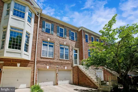 9574 Lagersfield Cir, Vienna, VA 22181
