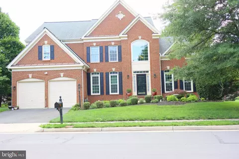 2650 Cockerill Farm Ln, Herndon, VA 20171