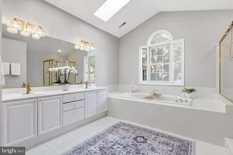 Bath - 8556 Hooes Rd, Springfield, VA 22153 photo 3 of 4