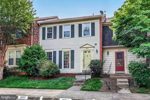 9608 Masterworks Dr, Vienna, VA 22181