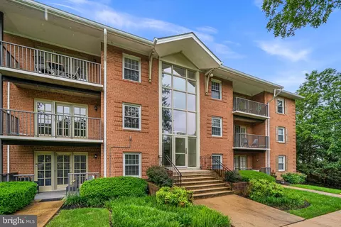 3334 Spring Ln #B-42, Falls Church, VA 22041