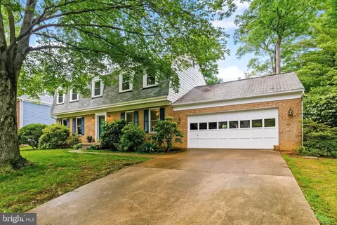5410 Waycross Dr, Alexandria, VA 22310