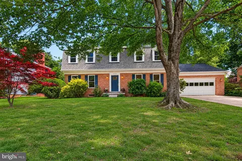 5410 Waycross Dr, Alexandria, VA 22310