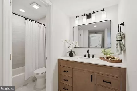 Bath - 5800 Royal Ridge Dr, Springfield, VA 22152 photo 1 of 2