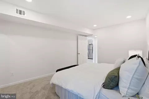 Bedroom - 5800 Royal Ridge Dr, Springfield, VA 22152 photo 3 of 5