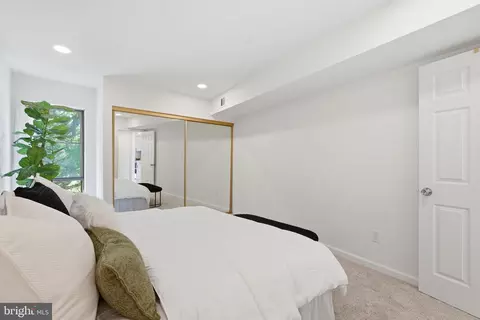 Bedroom - 5800 Royal Ridge Dr, Springfield, VA 22152 photo 4 of 5