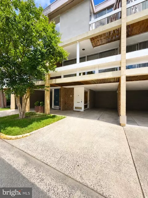 11510 Maple Ridge Rd, Reston, VA 20190