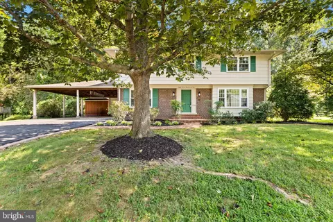8705 Gateshead Rd, Alexandria, VA 22309