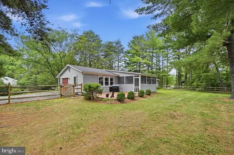 10818 Oldfield Dr, Reston, VA 20191