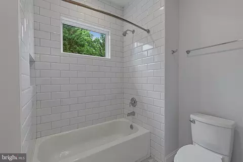 Bath - 7820 Calpurnia Ct, Mclean, VA 22102 photo 8 of 10