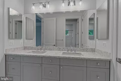 Bath - 7820 Calpurnia Ct, Mclean, VA 22102 photo 7 of 10