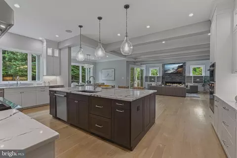 Kitchen - 7820 Calpurnia Ct, Mclean, VA 22102 photo 7 of 10