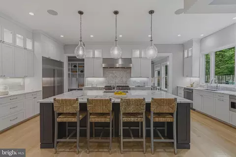 Kitchen - 7820 Calpurnia Ct, Mclean, VA 22102 photo 5 of 10