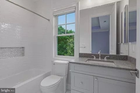 Bath - 7820 Calpurnia Ct, Mclean, VA 22102 photo 9 of 10