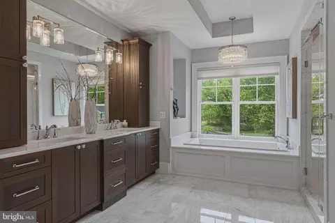 Bath - 7820 Calpurnia Ct, Mclean, VA 22102 photo 5 of 10