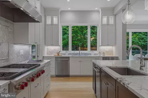 Kitchen - 7820 Calpurnia Ct, Mclean, VA 22102 photo 8 of 10