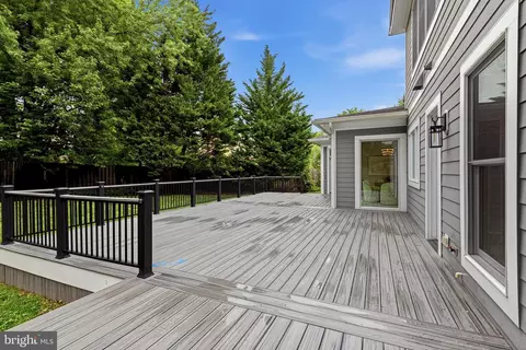 Exterior - 7820 Calpurnia Ct, Mclean, VA 22102 photo 7 of 8