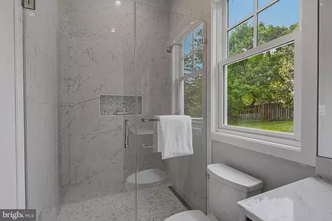 Bath - 7820 Calpurnia Ct, Mclean, VA 22102 photo 1 of 10