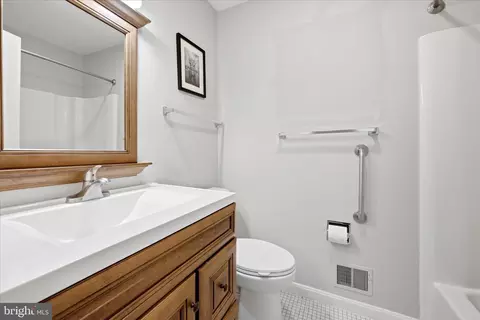 Bath - 11533 Pine Cone Ct, Reston, VA 20191 photo 2 of 3