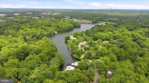 View/Area - 11533 Pine Cone Ct, Reston, VA 20191 photo 7 of 10