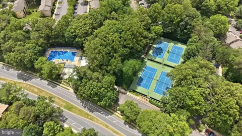 View/Area - 11533 Pine Cone Ct, Reston, VA 20191 photo 6 of 10