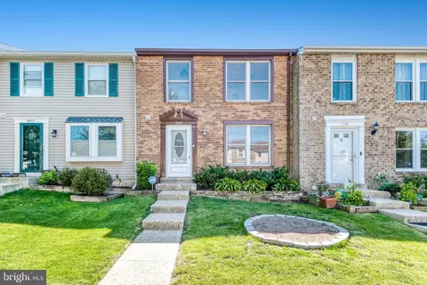 5579 Glasgow Woods Ct, Fairfax, VA 22032