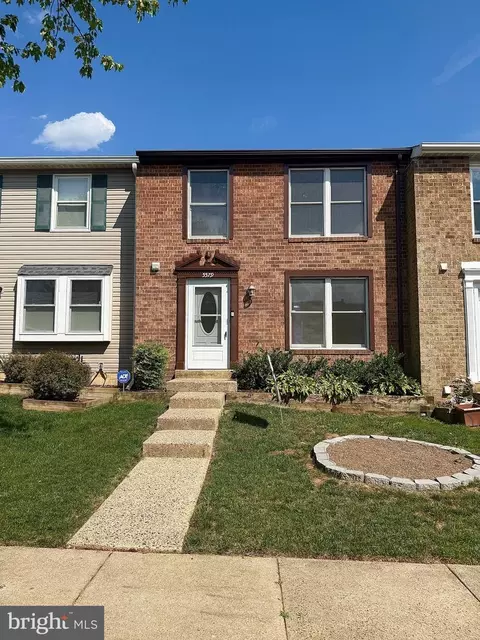 5579 Glasgow Woods Ct, Fairfax, VA 22032
