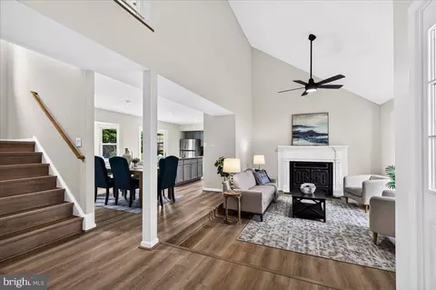 Entry Way - 11057 Bishopsgate Ct, Reston, VA 20194 photo 4 of 8