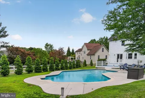 Exterior - 11057 Bishopsgate Ct, Reston, VA 20194 photo 19 of 25